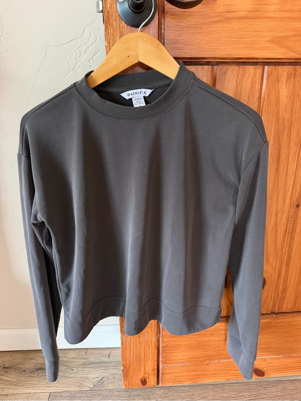 Athleta Charcoal Gray Crewneck Sweatshirt Top Size Small S Athleisure basic